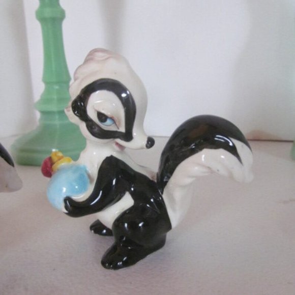 Pair of Skunks Pepe Le Pew Skunk Figurines nick knacks MCM Home decor - Picture 2 of 5